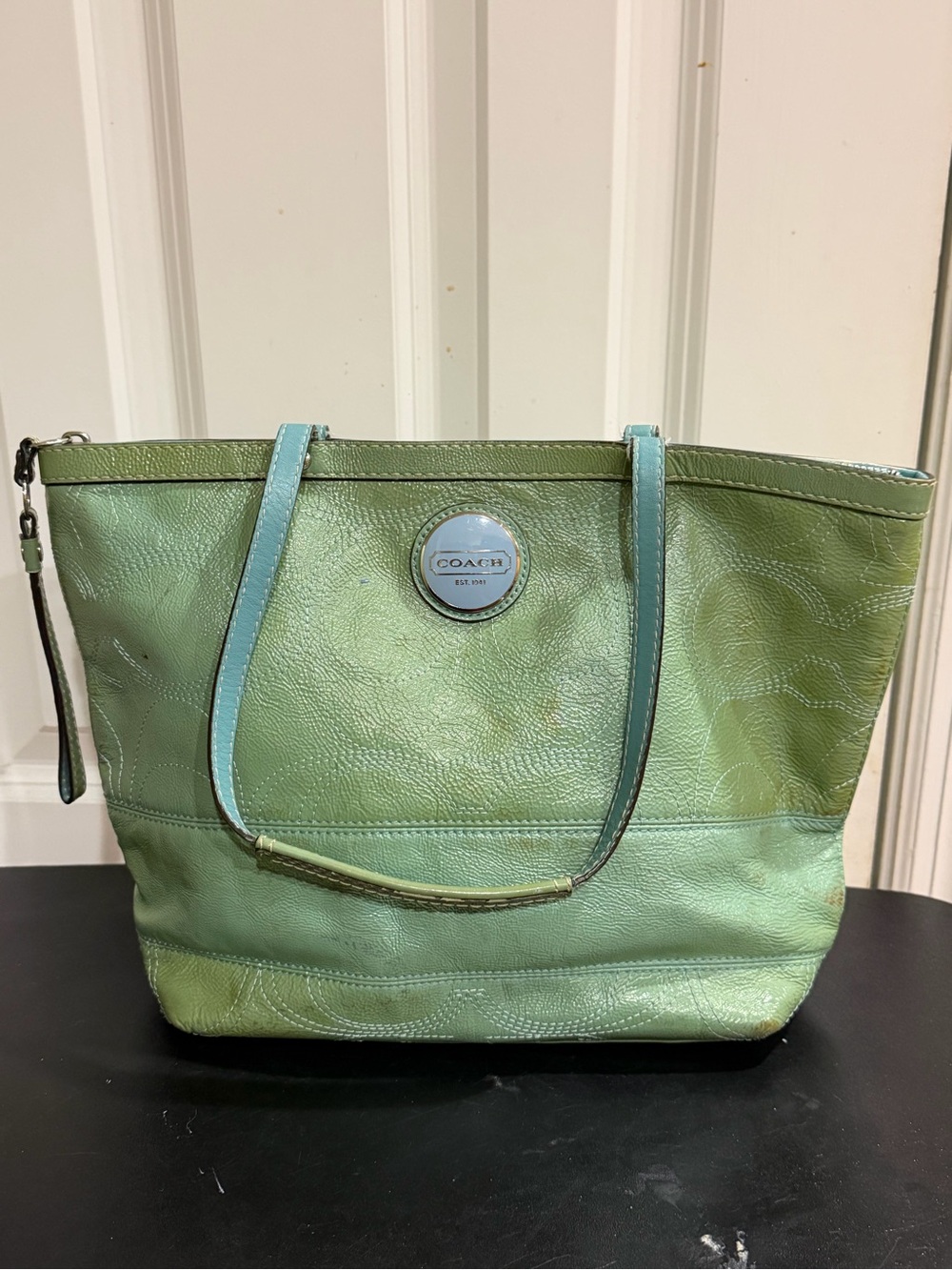 Coach Light Green patent Leather Tote with Logo Medallion F15142 - Picture 8 of 11